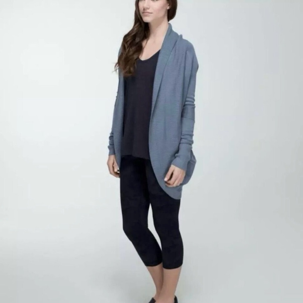 Lululemon transformation cardigan wrap

Gray